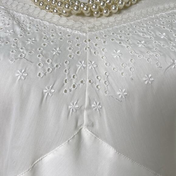 Vintage 50s Grandma White Bias-Cut Embroidered Lacy Full Slip Dress Size M - Picture 9 of 15